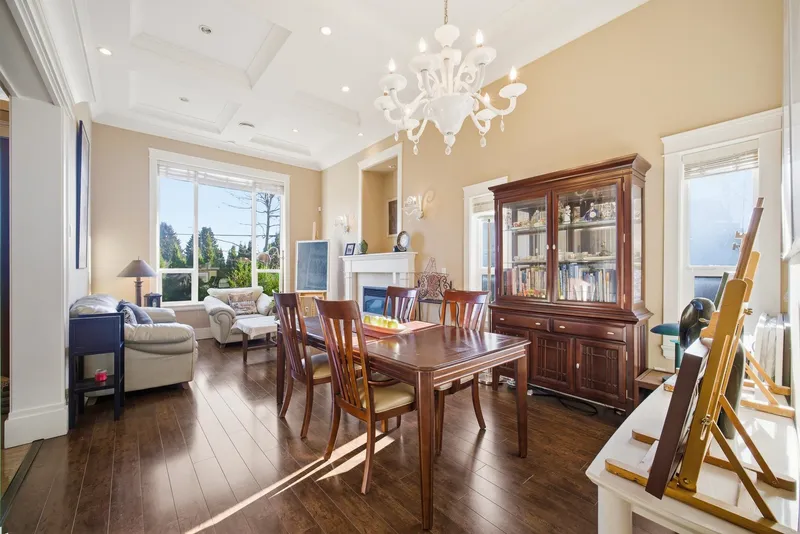 3741 DUNDONALD AVENUE - photo 4 of 25