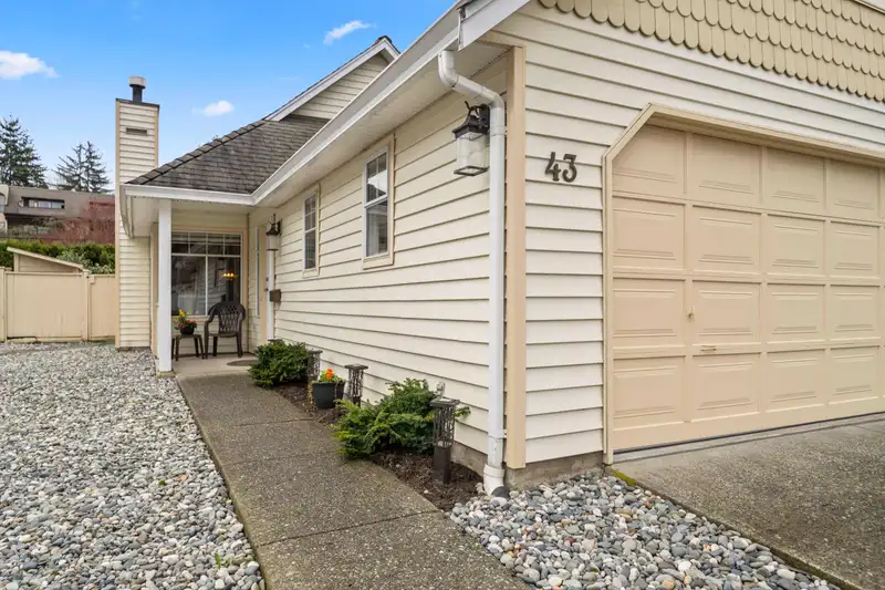 43 2865 GLEN DRIVE - photo 3 of 26