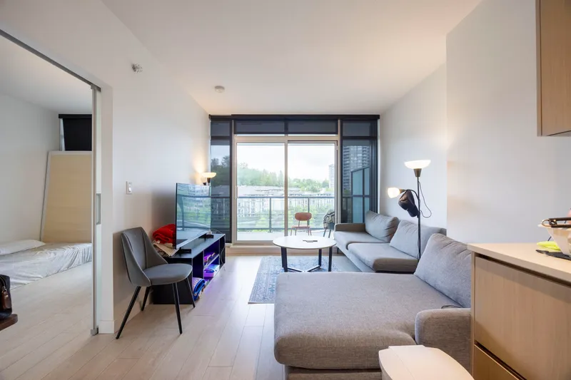 607 4720 LOUGHEED HIGHWAY - photo 3 of 24