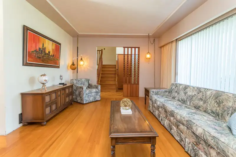 1720 BOWMAN AVENUE - photo 3 of 38