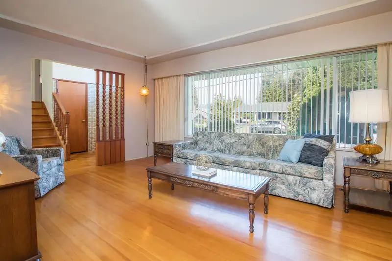 1720 BOWMAN AVENUE - photo 4 of 38