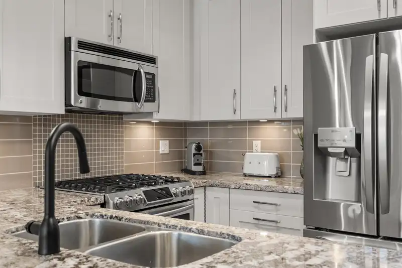 313 5099 SPRINGS BOULEVARD - photo 3 of 38
