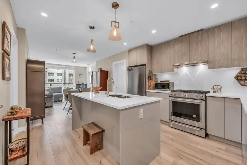 404 128 E 8TH STREET - photo 1 of 27