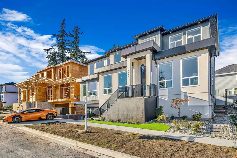 16059 9A AVENUE - photo 2 of 39
