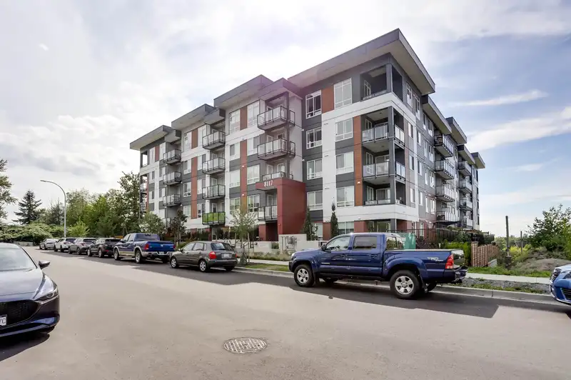 217 8117 200A STREET - photo 2 of 24
