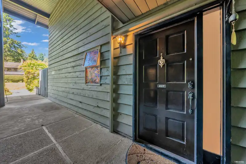 207 235 KEITH ROAD - photo 2 of 15