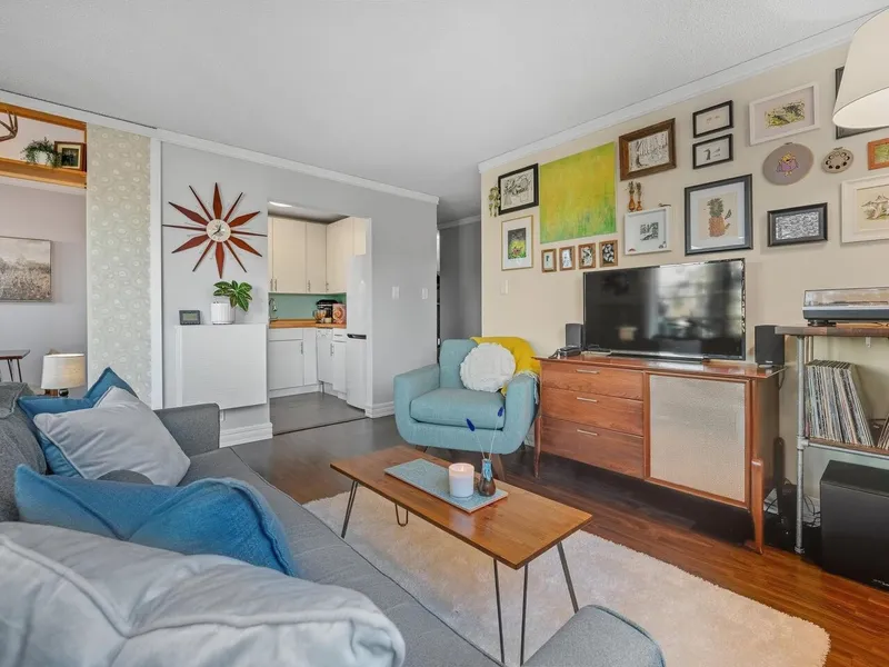 206 1065 E 8TH AVENUE - photo 2 of 25