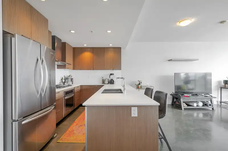 906 221 UNION STREET - photo 2 of 31