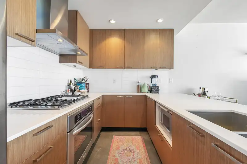 906 221 UNION STREET - photo 4 of 31