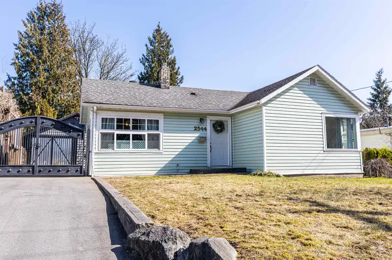 2544 CAMPBELL AVENUE - photo 2 of 36