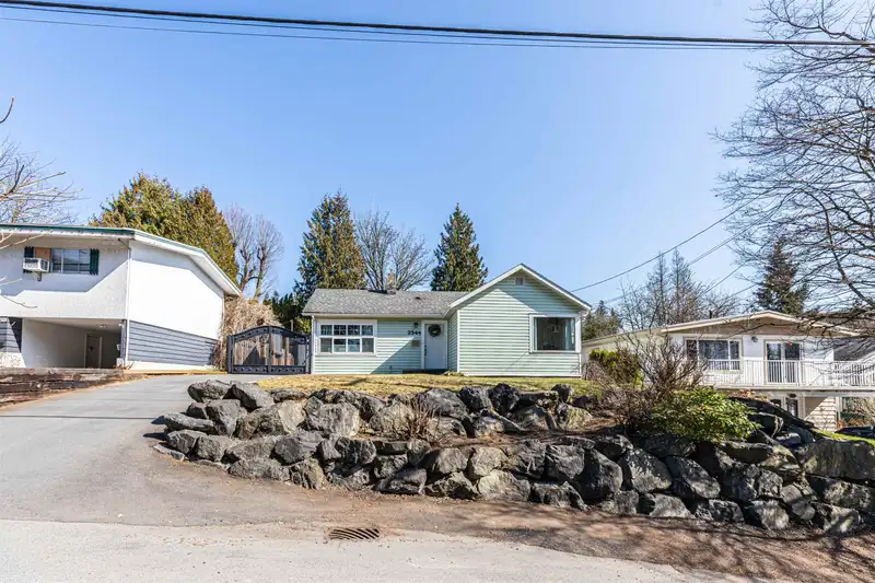 2544 CAMPBELL AVENUE - photo 3 of 36