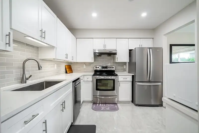 103 15290 THRIFT AVENUE - photo 2 of 21