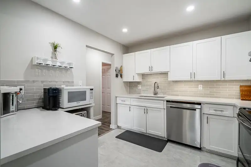 103 15290 THRIFT AVENUE - photo 3 of 21