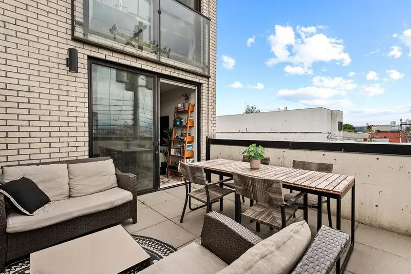 311 1647 E PENDER STREET - photo 3 of 28