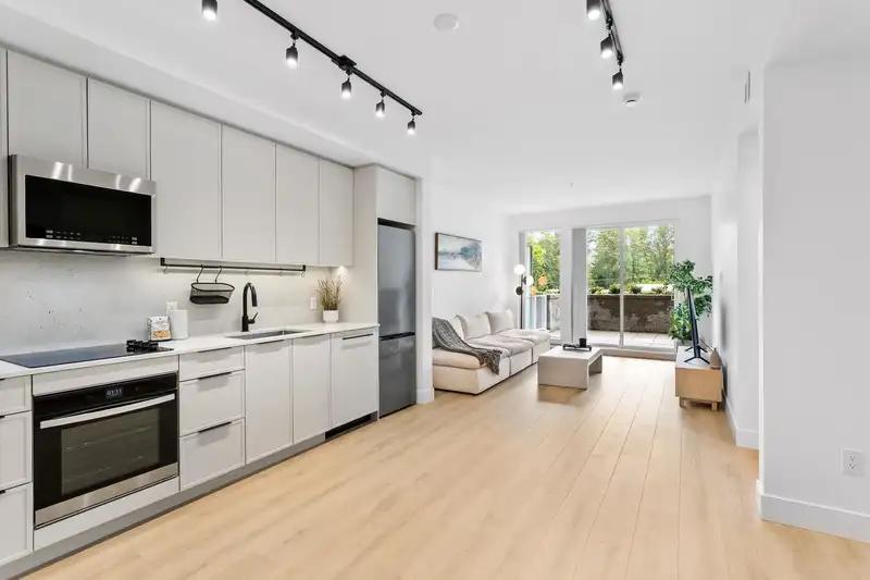 216 3055 MURRAY STREET - photo 3 of 25