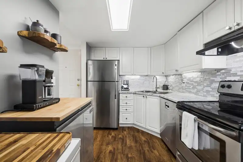 301 1519 GRANT AVENUE - photo 4 of 29