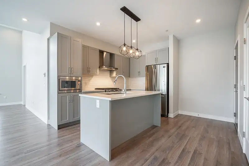 507 15436 31 AVENUE - photo 3 of 29