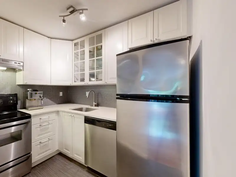 208 2173 W 6TH AVENUE - photo 4 of 26
