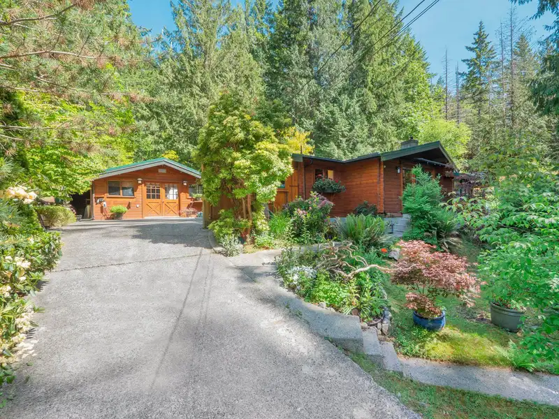 8626 REDROOFFS ROAD - photo 4 of 40
