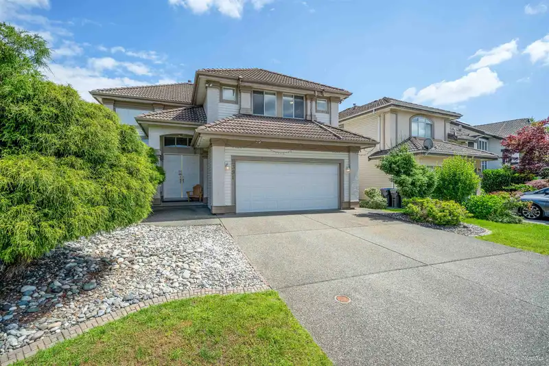 2391 THAMES CRESCENT - photo 1 of 35