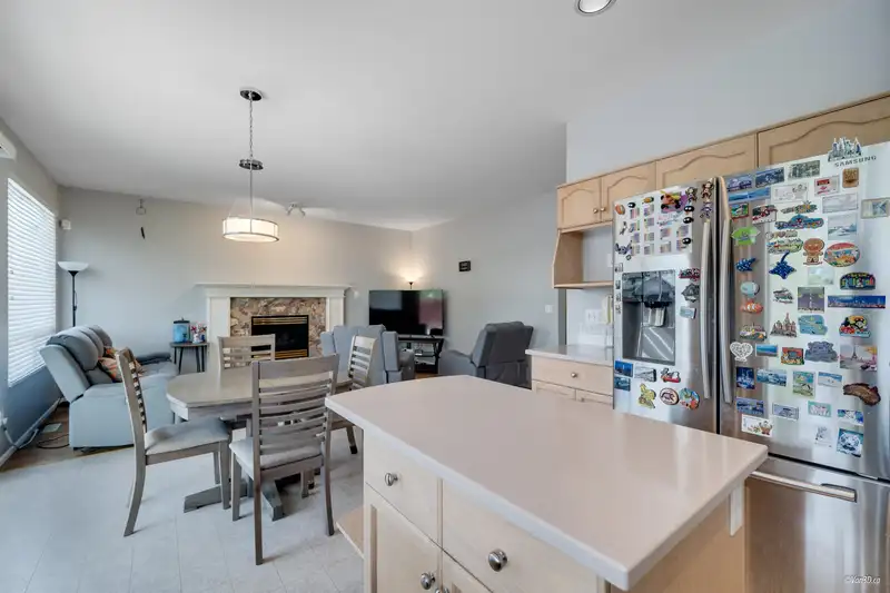 2391 THAMES CRESCENT - photo 4 of 35