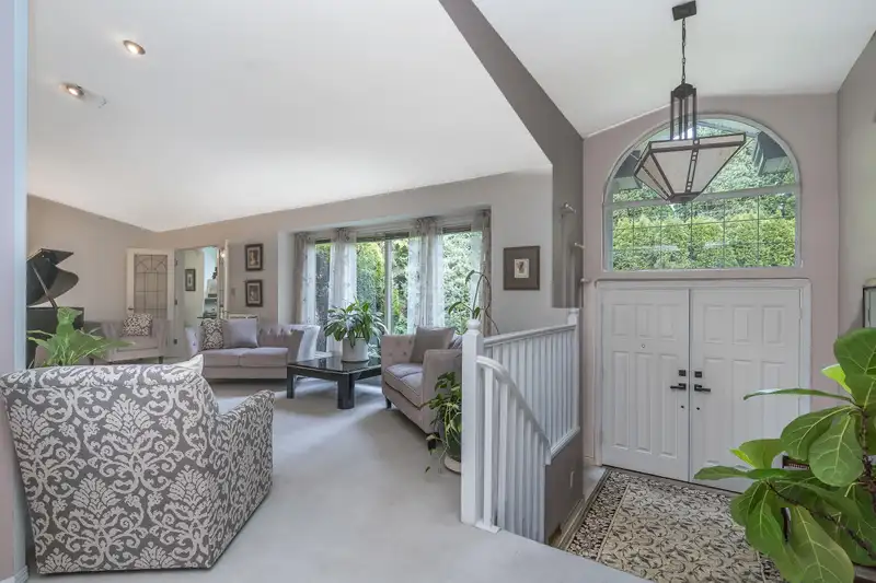 2625 NORTH ROAD - photo 4 of 27