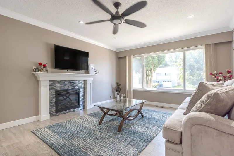 11415 87 AVENUE - photo 2 of 25