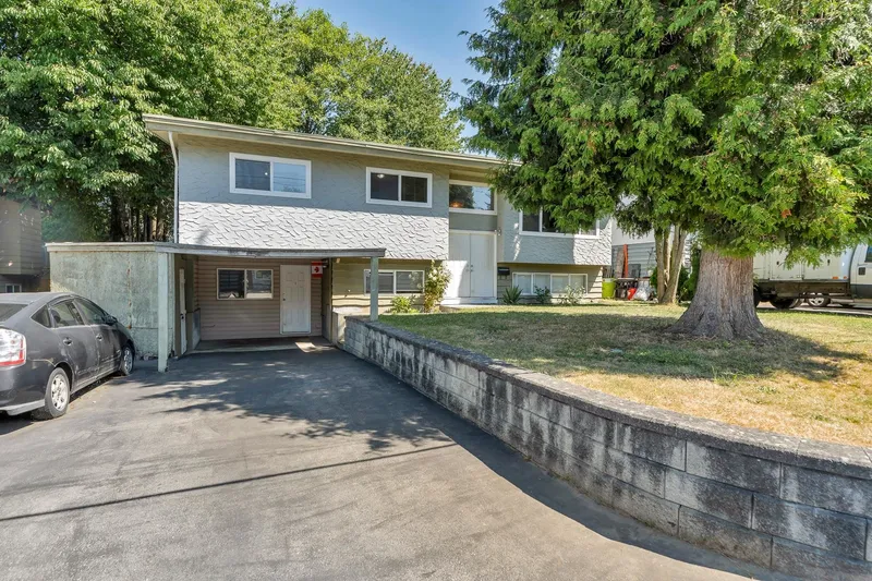 11415 87 AVENUE - photo 4 of 25