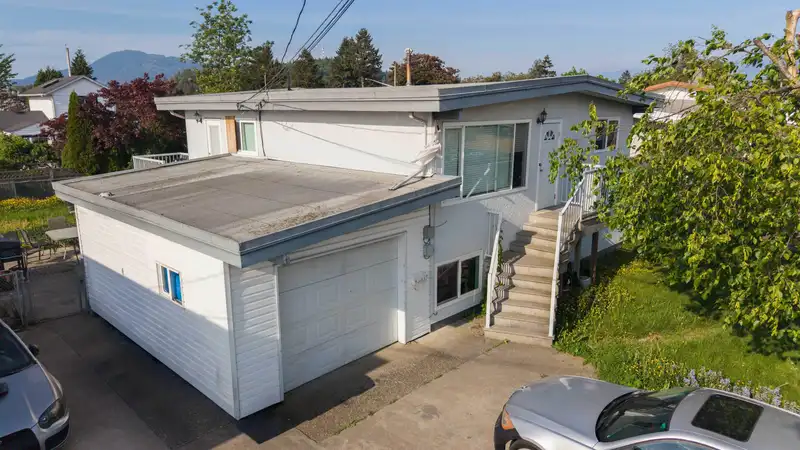 46637 ANDREWS AVENUE - photo 1 of 34