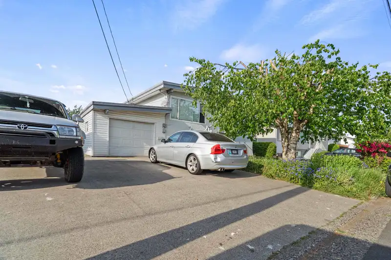 46637 ANDREWS AVENUE - photo 2 of 34