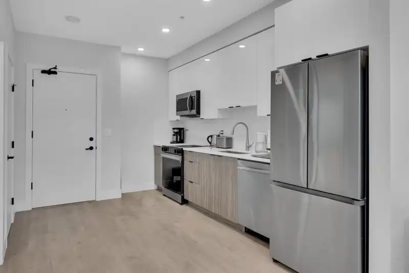 206 13458 95 AVENUE - photo 3 of 25