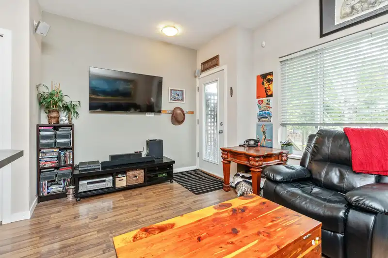 70 18701 66 AVENUE - photo 4 of 33
