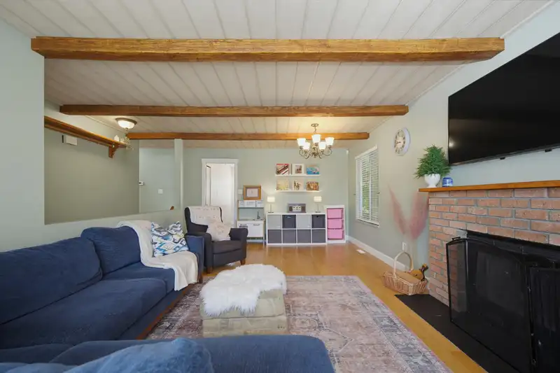6079 173A STREET - photo 4 of 37