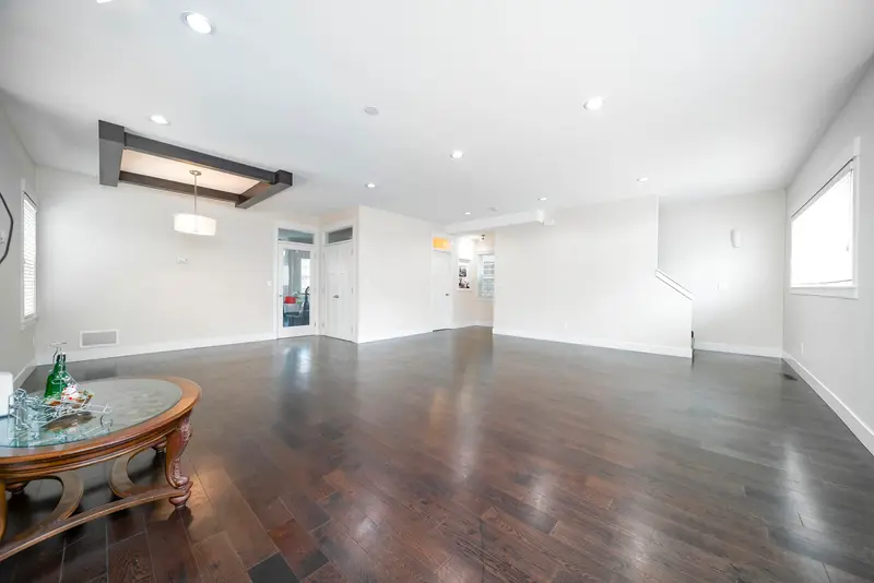 21 15988 32 AVENUE - photo 3 of 25