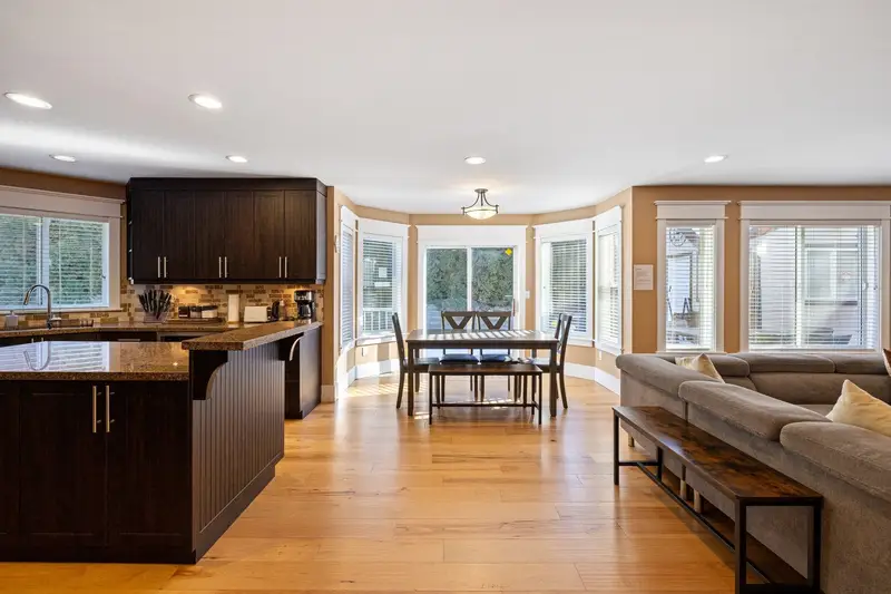 15355 80A AVENUE - photo 4 of 25