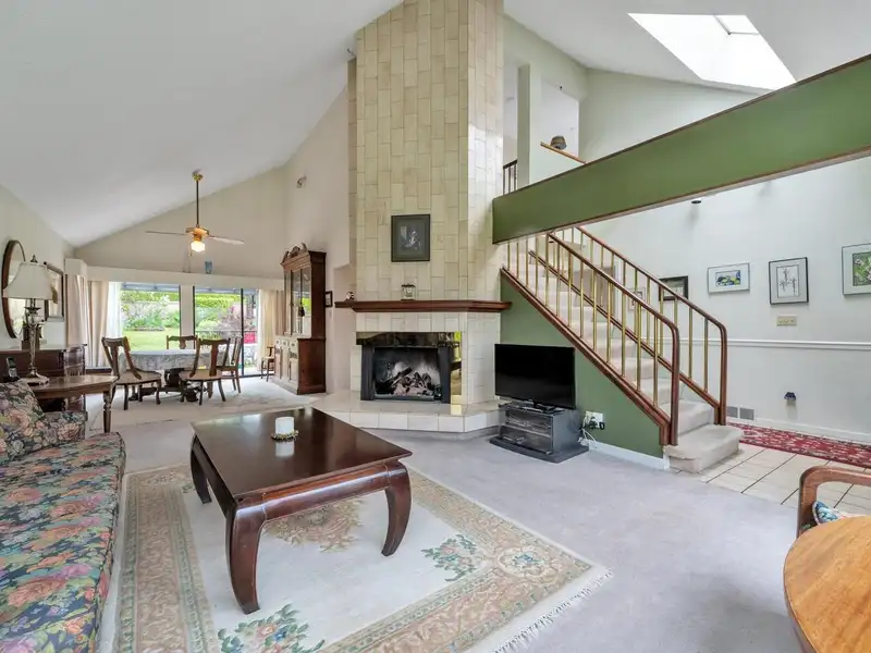 1379 HAYWOOD AVENUE - photo 4 of 28