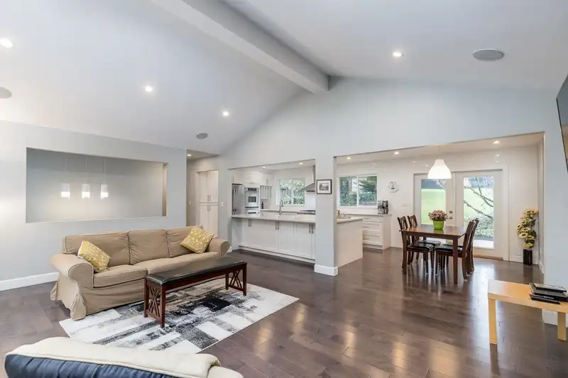 20580 48 AVENUE - photo 4 of 36
