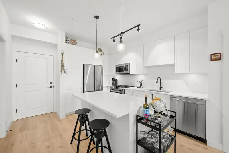 422 7506 199A STREET - photo 2 of 35