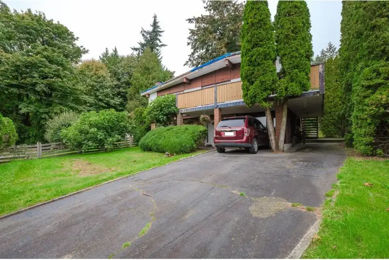 4025 CLINTON STREET - photo 2 of 38