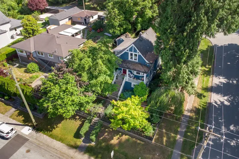 2201 ST GEORGE STREET - photo 2 of 40