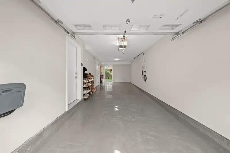 58 430 DUNCAN STREET - photo 2 of 34