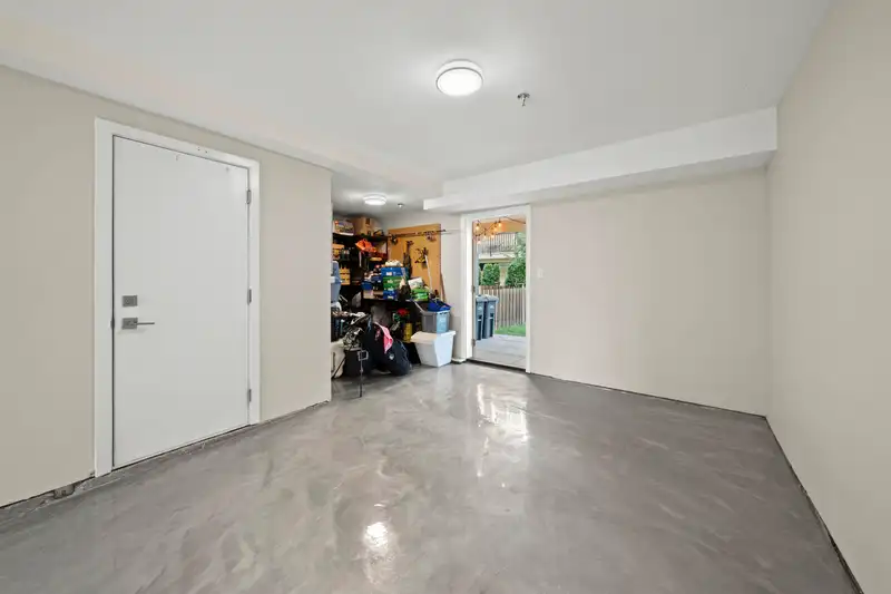 58 430 DUNCAN STREET - photo 3 of 34