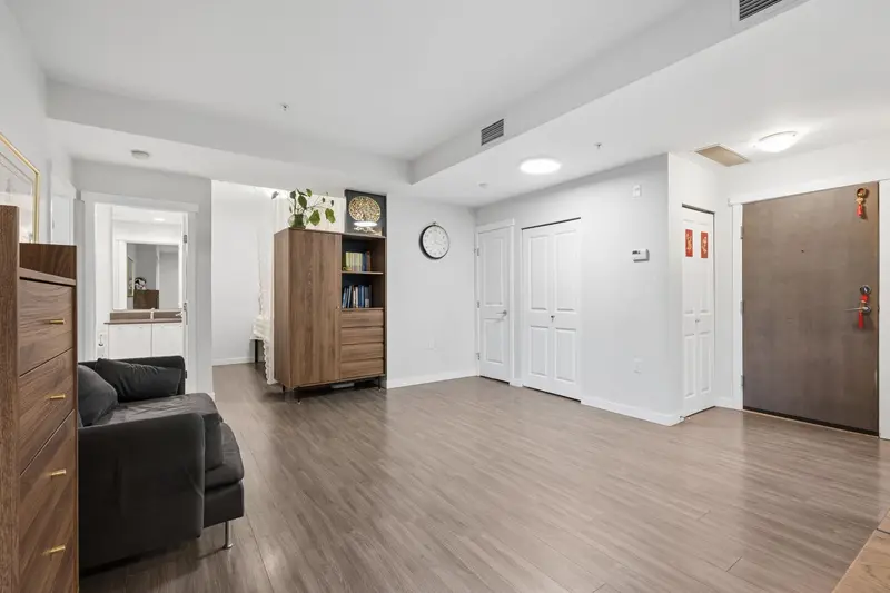 322 9500 TOMICKI AVENUE - photo 4 of 25