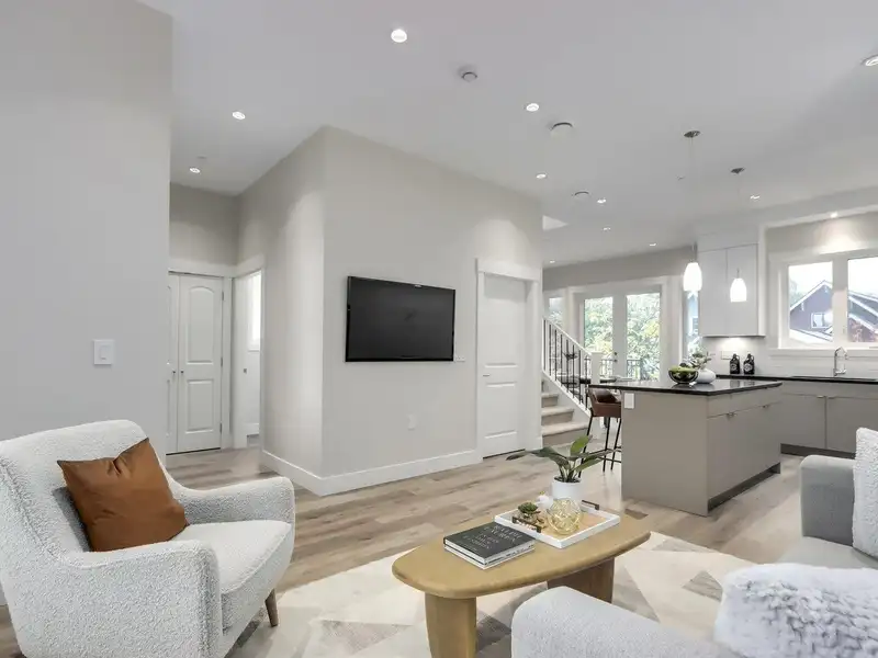 2609 W 8TH AVENUE - photo 4 of 32
