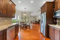 2264 SORRENTO DRIVE - thumbnail 10