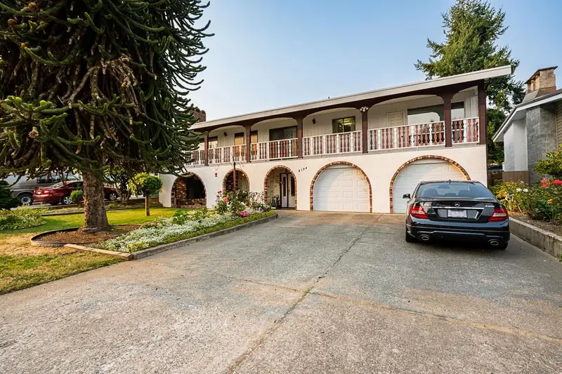 2134 CHATEAU PLACE - photo 1 of 40