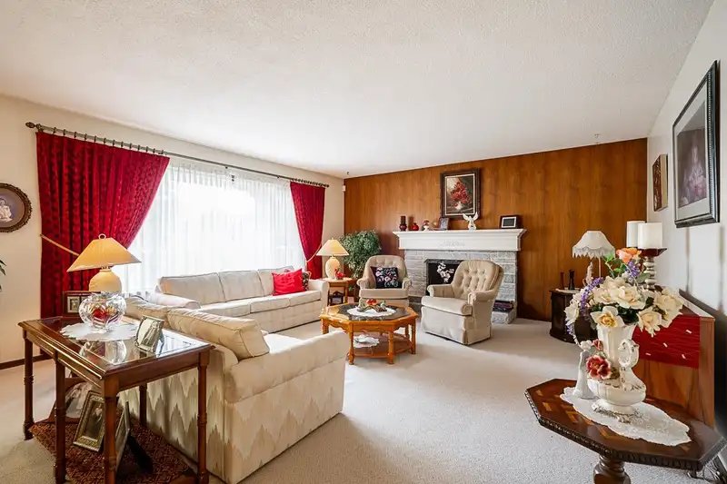2134 CHATEAU PLACE - photo 4 of 40