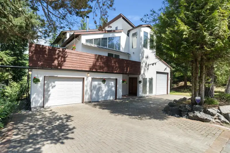 2301 GREENWOOD WAY - photo 1 of 40