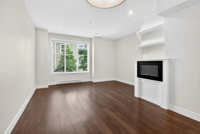 34 21150 76A AVENUE - photo 2 of 39
