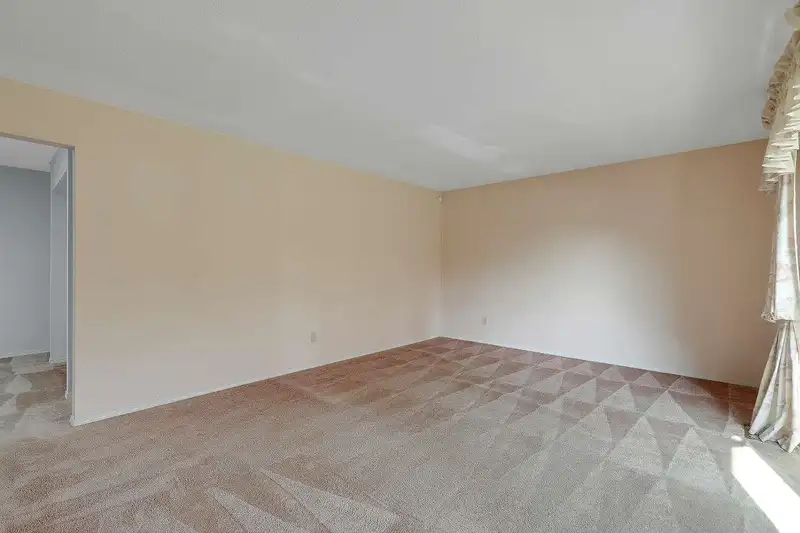 15367 85 AVENUE - photo 4 of 40